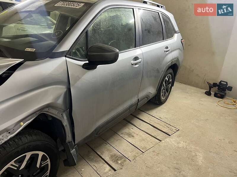 Внедорожник / Кроссовер Subaru Forester 2024 в Львове