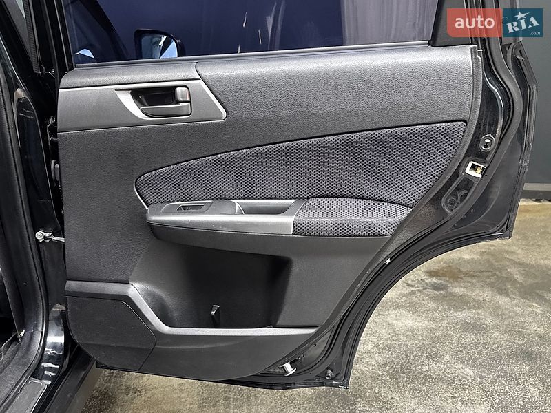 Позашляховик / Кросовер Subaru Forester 2011 в Києві
