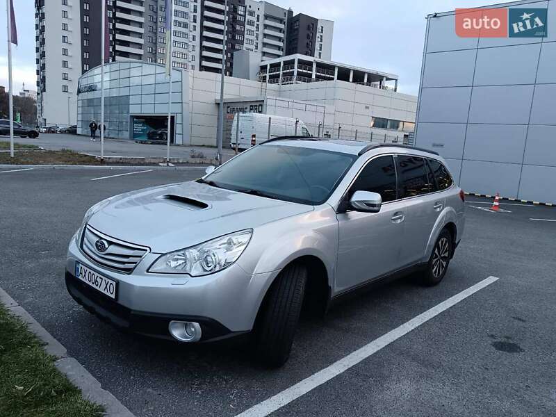 Универсал Subaru Legacy Outback 2012 в 