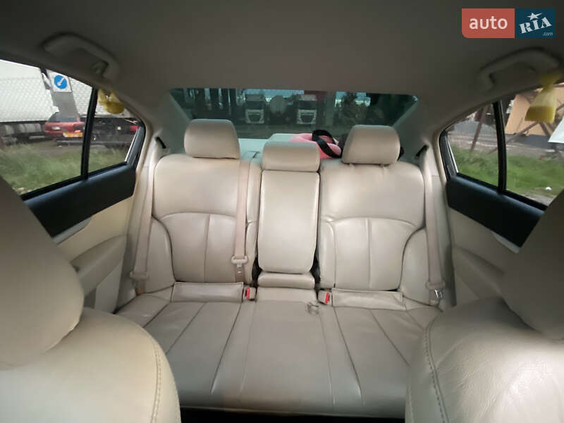Седан Subaru Legacy 2010 в Черновцах