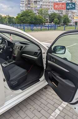 Універсал Subaru Legacy 2010 в 