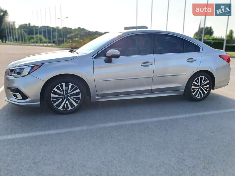 Седан Subaru Legacy 2018 в 