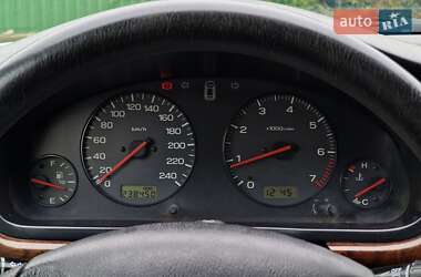 Седан Subaru Legacy 2000 в 