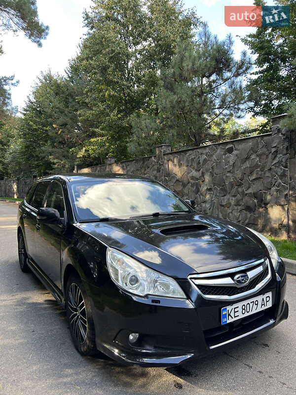 Універсал Subaru Legacy 2011 в  фото Універсал Subaru Legacy 2011 в
