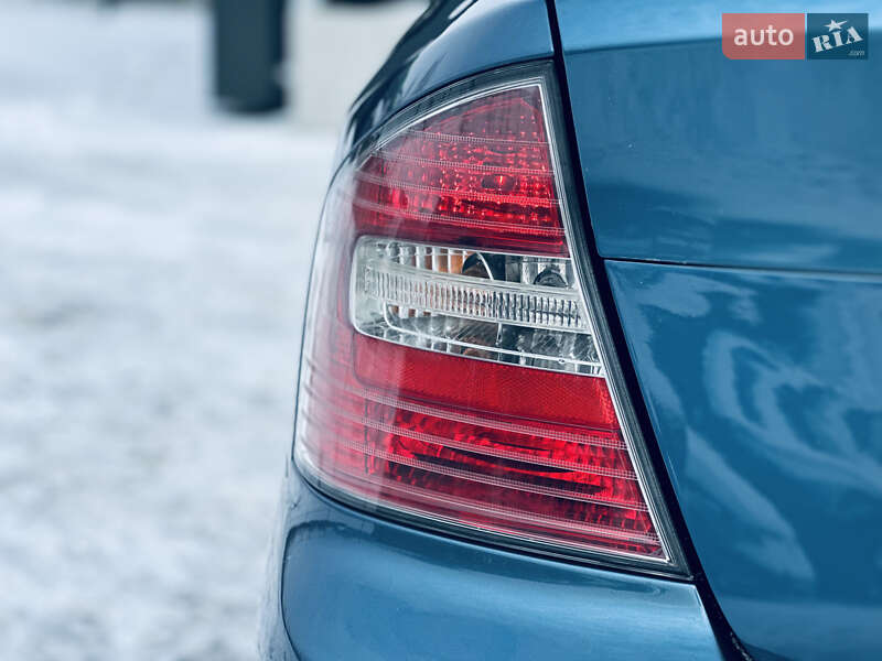 Седан Subaru Legacy 2004 в Кременчуге