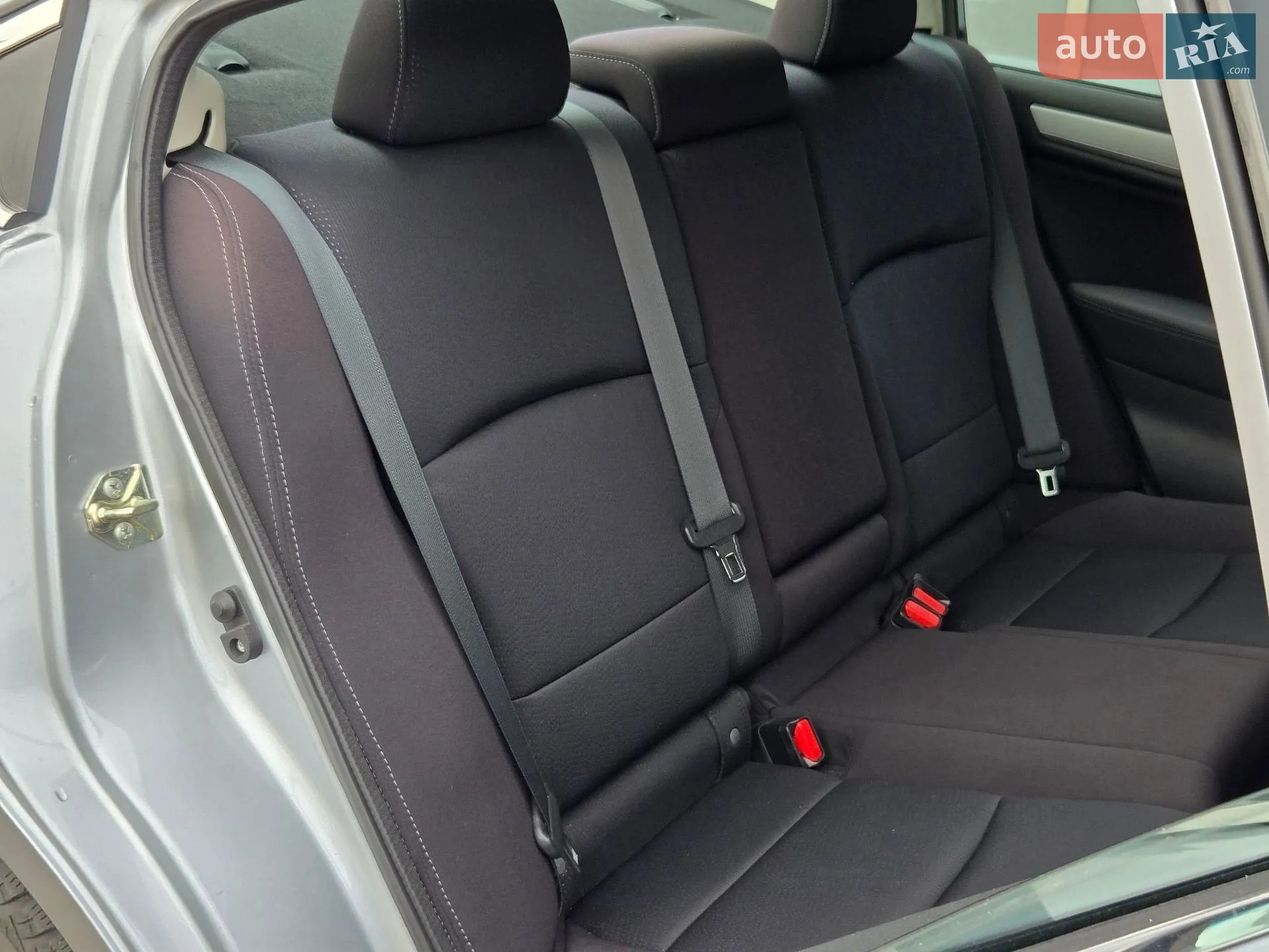 2016 Subaru Legacy - мініатюра 16