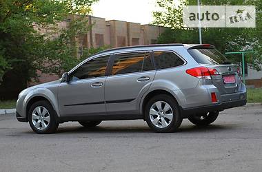 Внедорожник / Кроссовер Subaru Outback 2010 в Киеве