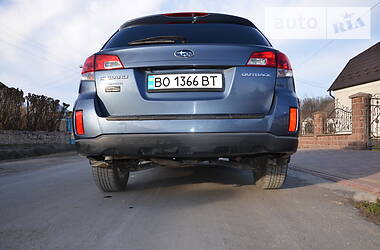 Внедорожник / Кроссовер Subaru Outback 2013 в Тернополе