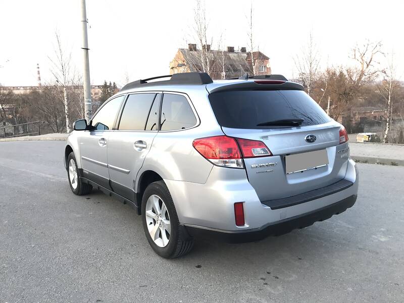 Універсал Subaru Outback 2013 в Чернівцях