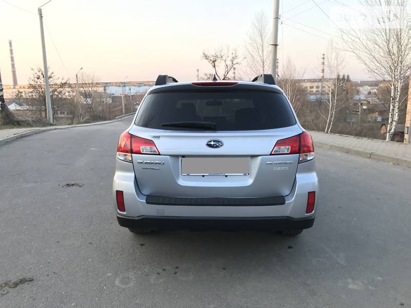 Універсал Subaru Outback 2013 в Чернівцях