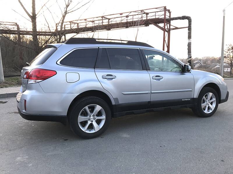 Універсал Subaru Outback 2013 в Чернівцях