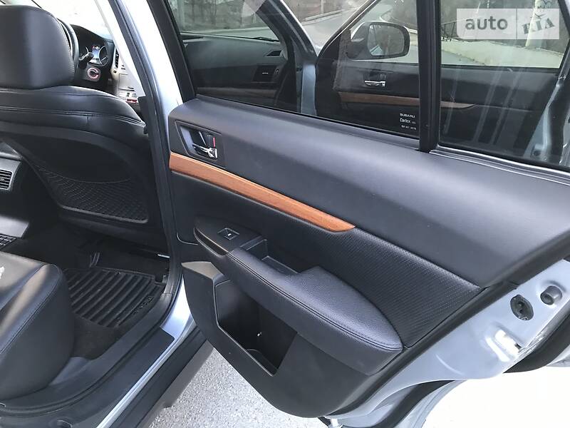 Універсал Subaru Outback 2013 в Чернівцях