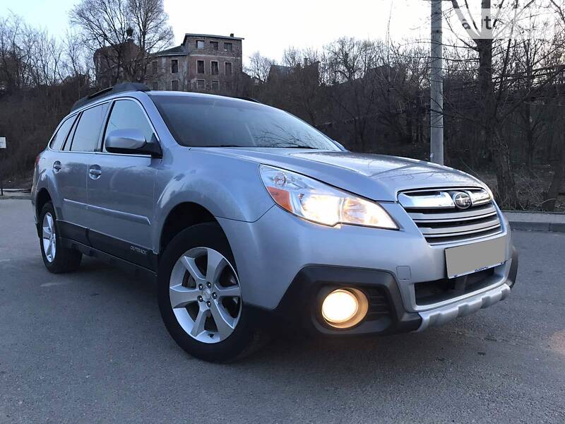 Универсал Subaru Outback 2013 в Черновцах