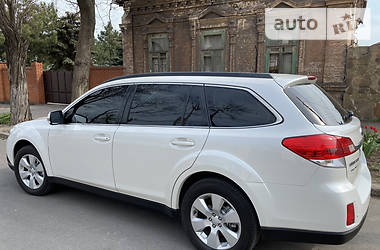 Позашляховик / Кросовер Subaru Outback 2011 в 