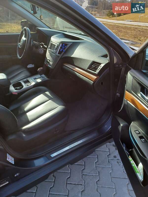 Універсал Subaru Outback 2012 в Тернополі