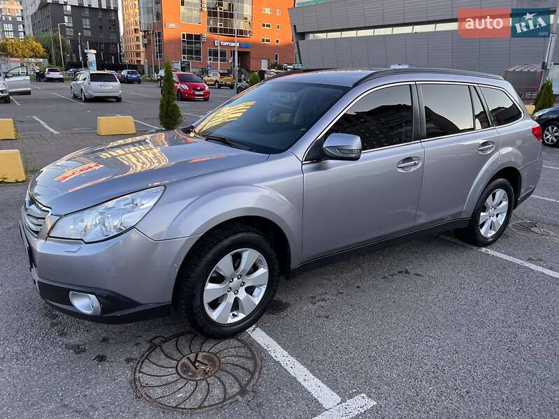 Универсал Subaru Outback 2010 в Львове