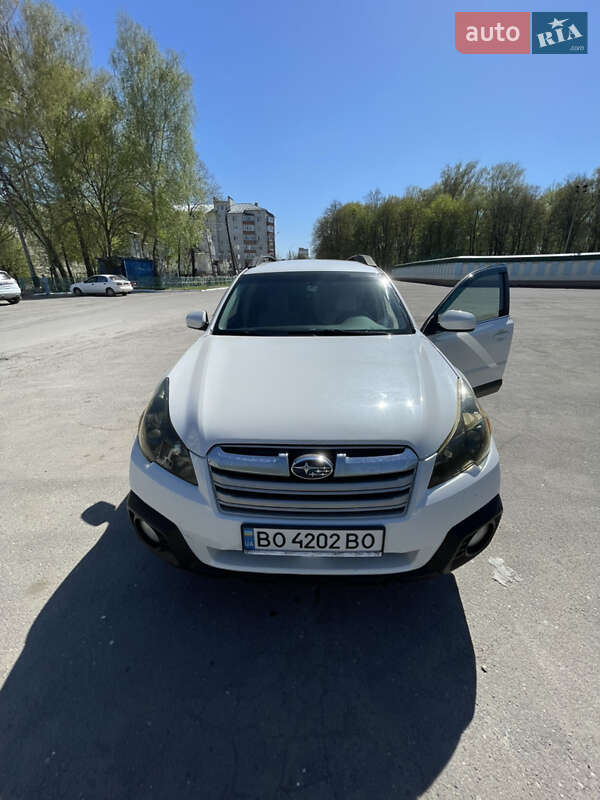 Универсал Subaru Outback 2014 в Волочиске