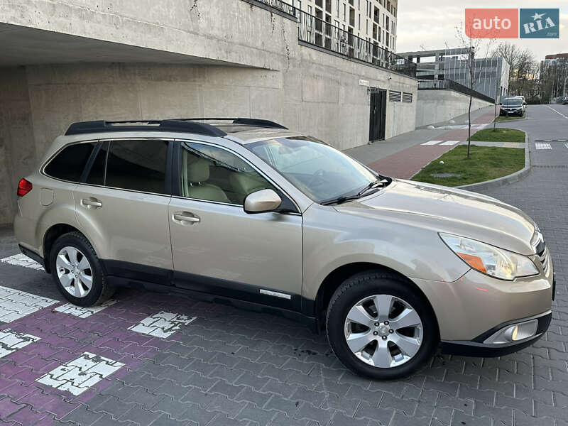 Универсал Subaru Outback 2010 в 