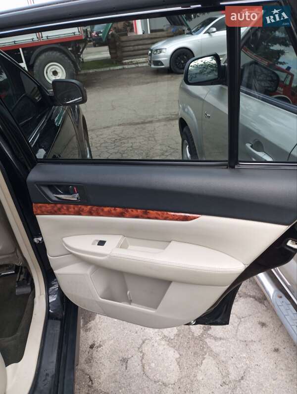 Універсал Subaru Outback 2012 в Дрогобичі