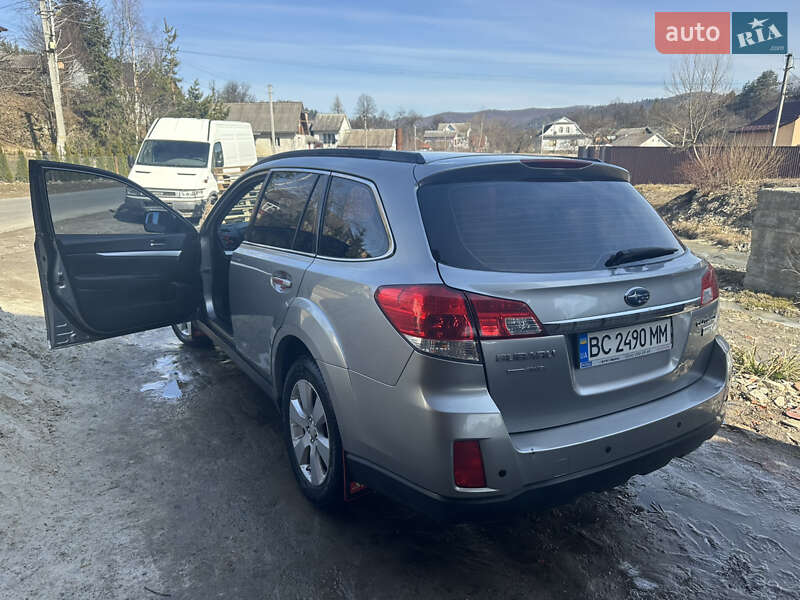 Subaru Outback 2010