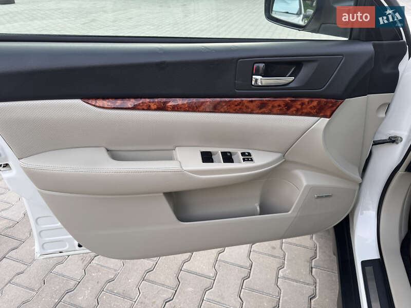 Універсал Subaru Outback 2010 в Миколаєві