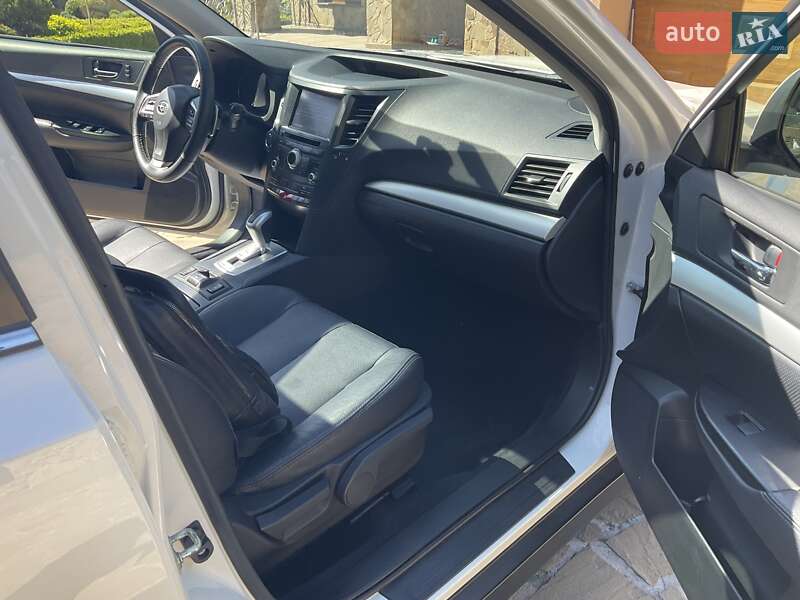 Универсал Subaru Outback 2014 в Ровно