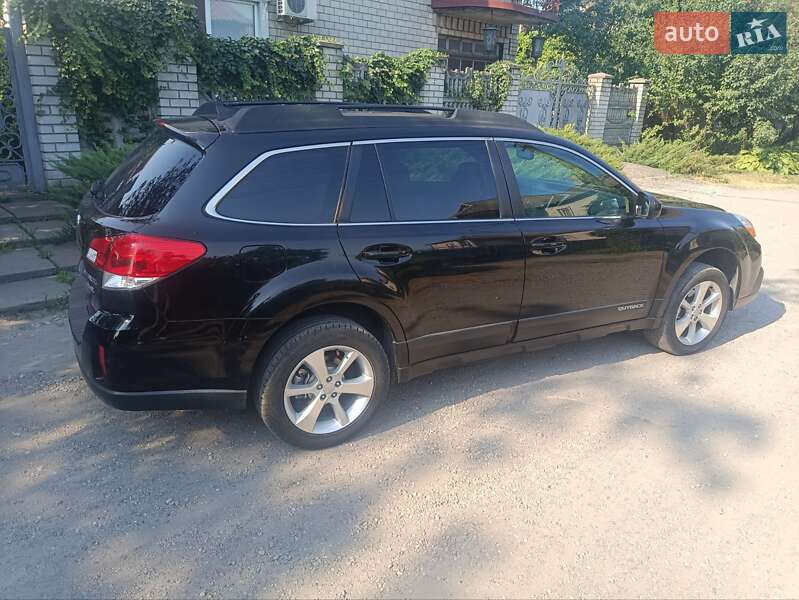 Универсал Subaru Outback 2013 в Каменском