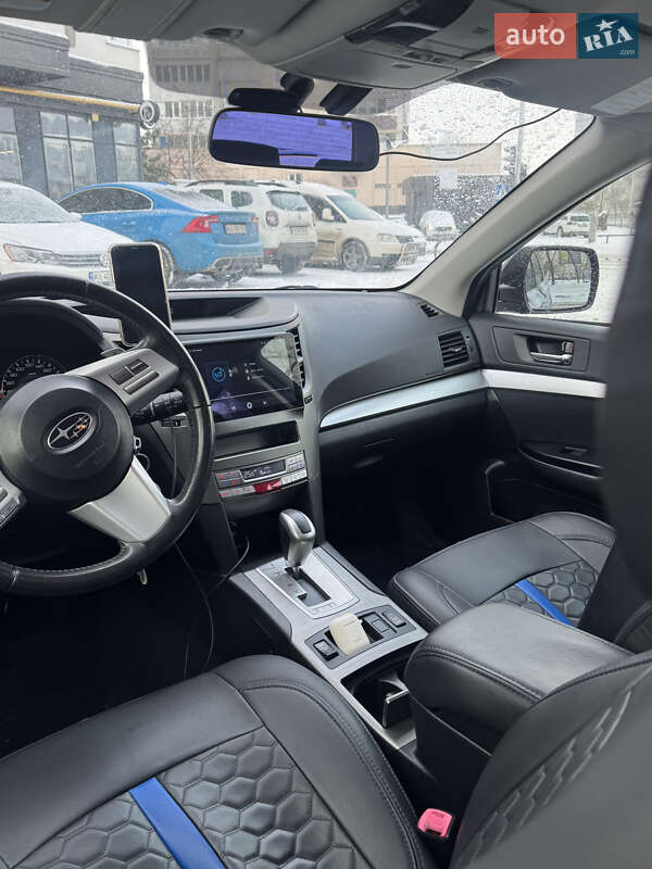 Универсал Subaru Outback 2010 в Киеве
