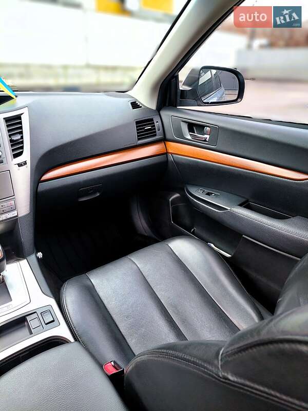 Универсал Subaru Outback 2012 в Киеве