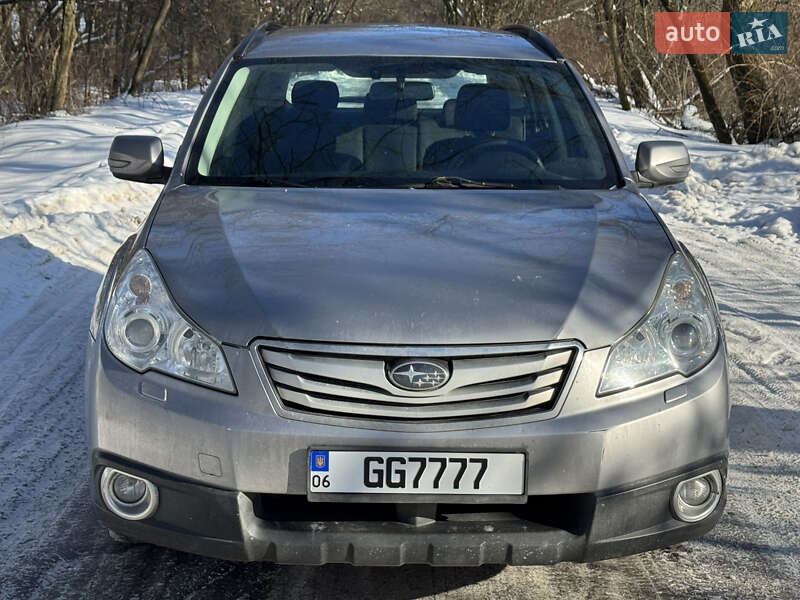 Універсал Subaru Outback 2010 в Житомирі