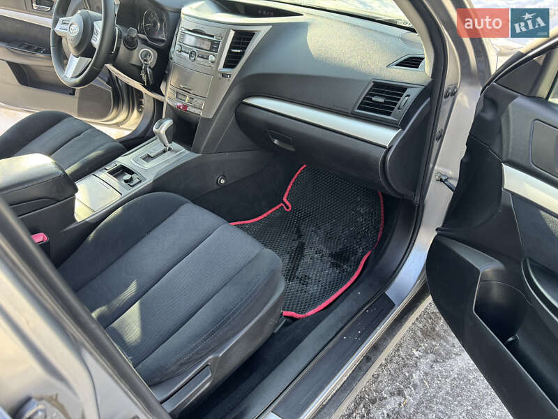 Універсал Subaru Outback 2010 в Житомирі