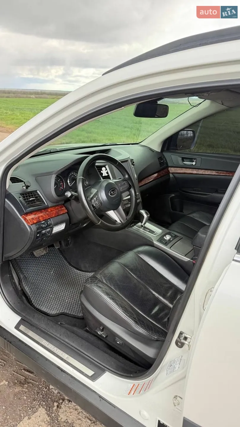 2010 Subaru Outback - мініатюра 2