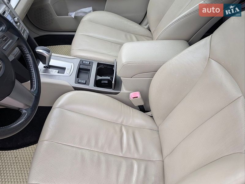 Универсал Subaru Outback 2010 в Львове