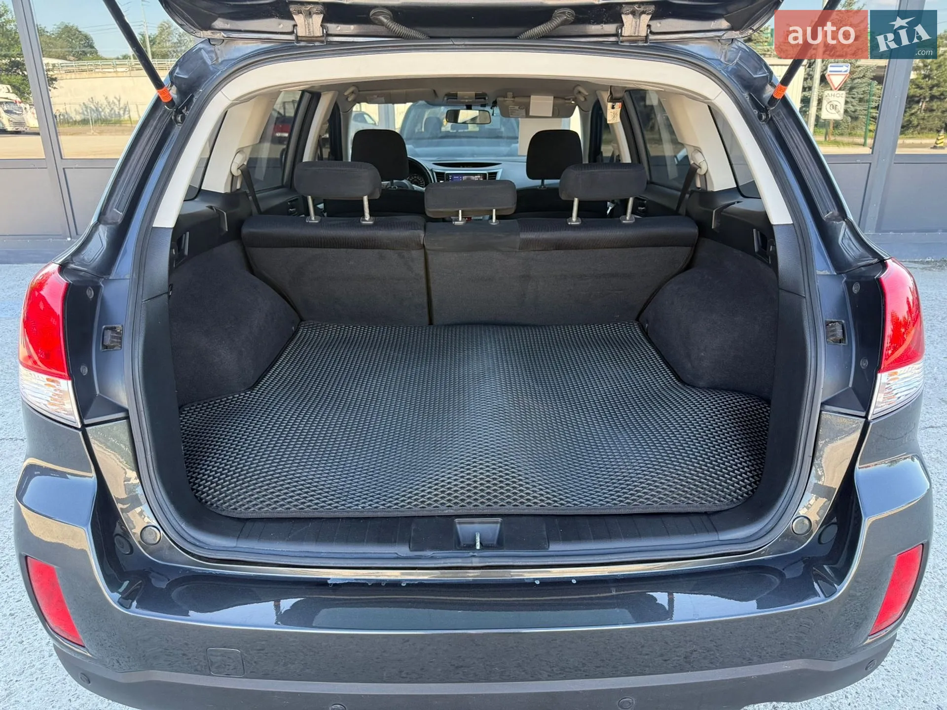 2011 Subaru Outback - мініатюра 16