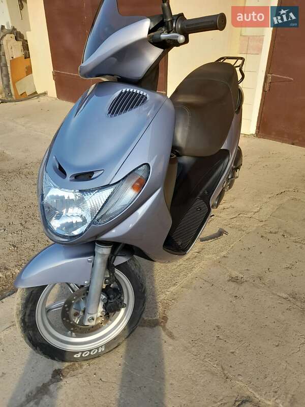 Suzuki Address V100 2001