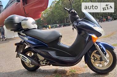 Максі-скутер Suzuki Avenis 150 2001 в 