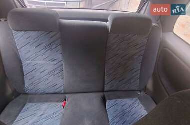 Хэтчбек Suzuki Baleno 2000 в 
