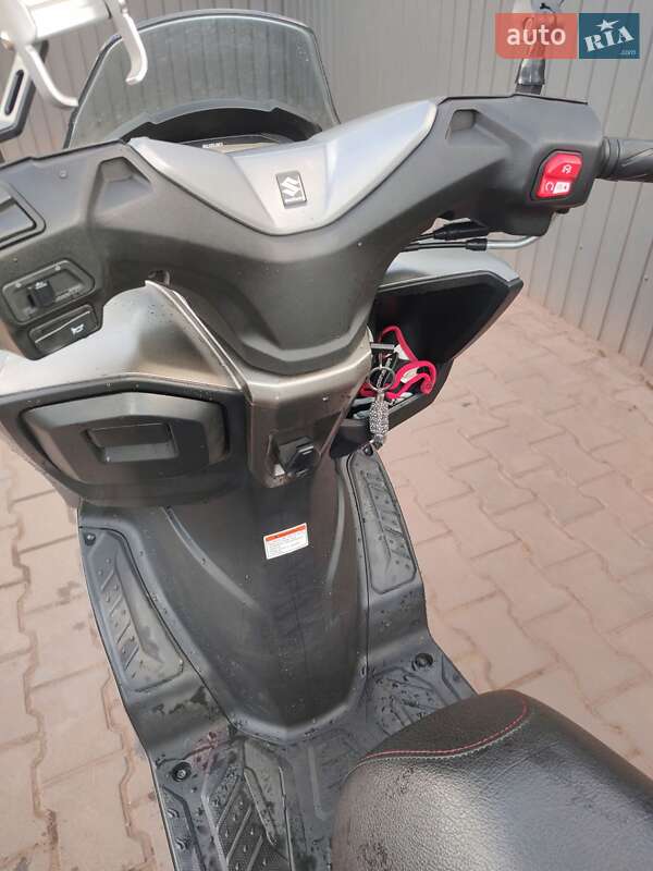 Макси-скутер Suzuki Burgman 125 2012 в Кривом Роге