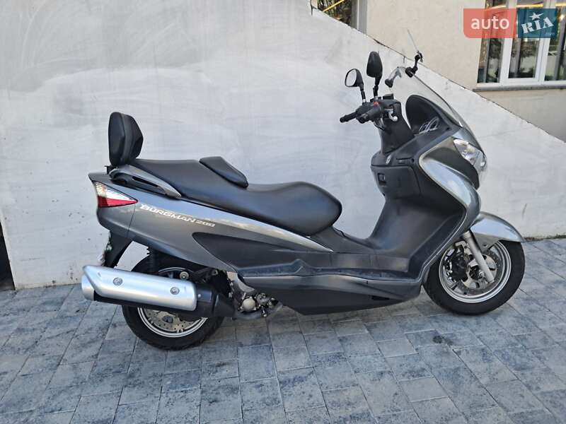 Suzuki Burgman 200 2015