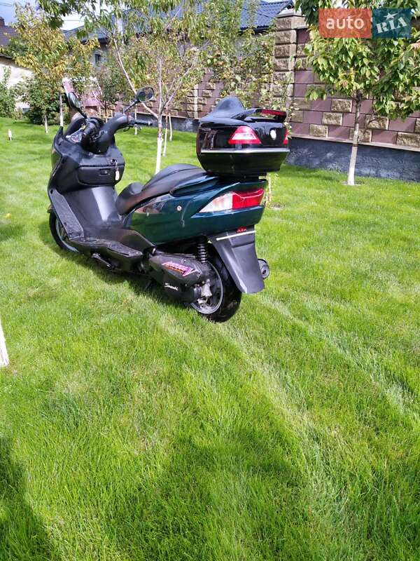 Максі-скутер Suzuki Burgman 2007 в Сарнах