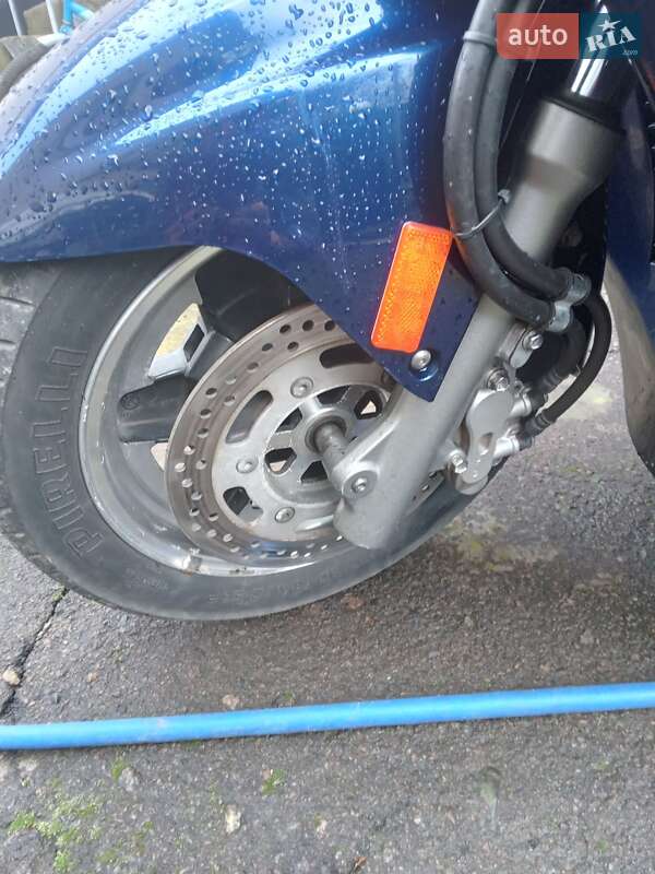Максі-скутер Suzuki Burgman 2003 в Демидівці