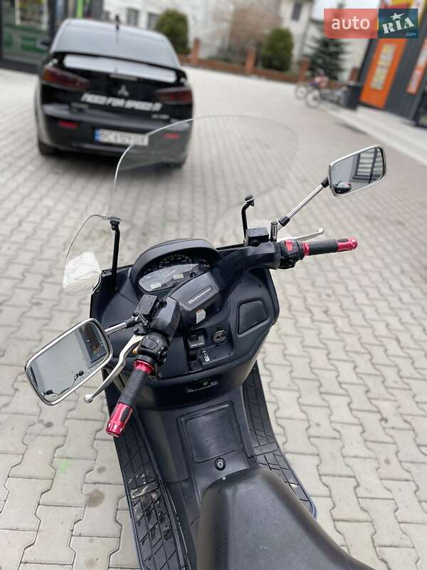 Макси-скутер Suzuki Burgman 2002 в Самборе