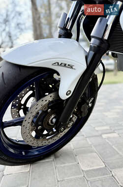 Мотоцикл Спорт-туризм Suzuki Gladius 400 2010 в 