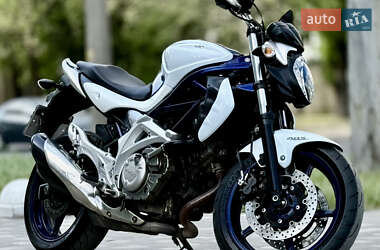 Мотоцикл Спорт-туризм Suzuki Gladius 400 2010 в 