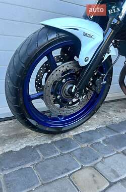 Мотоцикл Многоцелевой (All-round) Suzuki Gladius 400 2010 в 