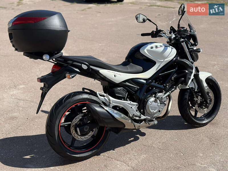 Мотоцикл Без обтекателей (Naked bike) Suzuki Gladius 400 2012 в Сновске