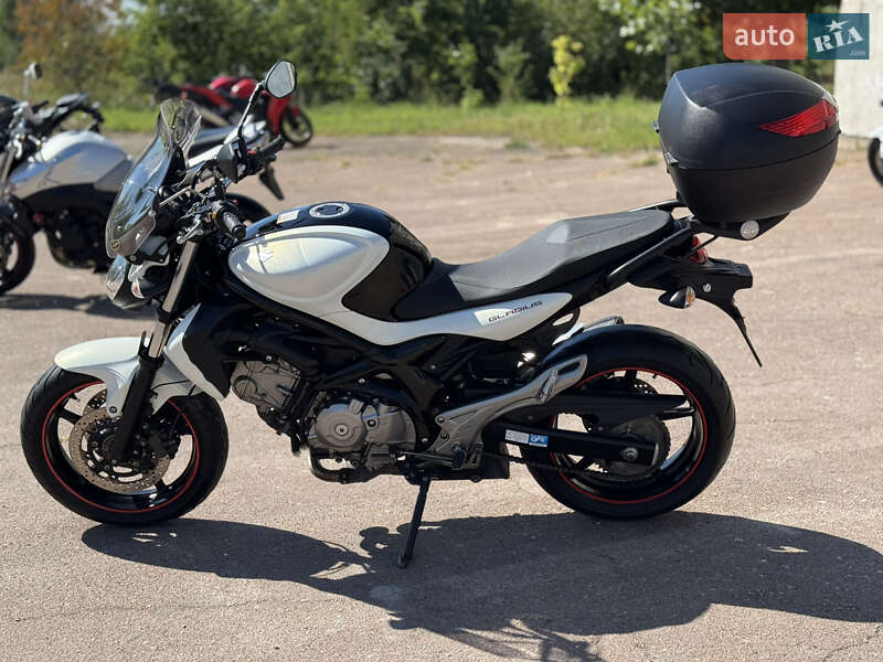 Мотоцикл Без обтекателей (Naked bike) Suzuki Gladius 400 2012 в Сновске