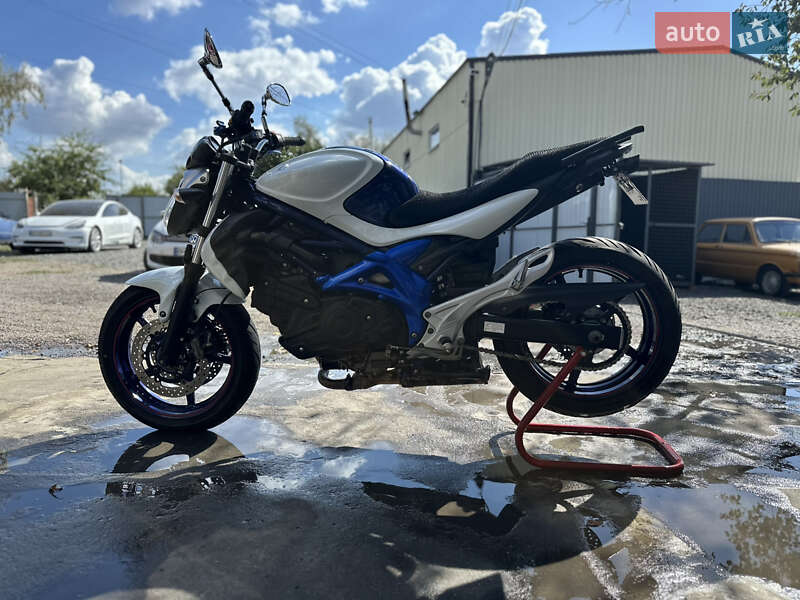 Мотоцикл Без обтекателей (Naked bike) Suzuki Gladius 400 2011 в Одессе