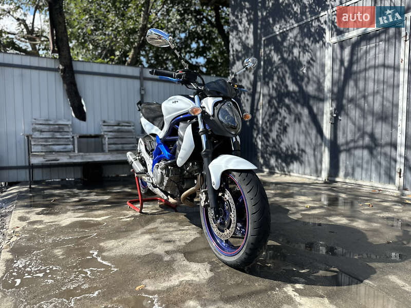 Мотоцикл Без обтекателей (Naked bike) Suzuki Gladius 400 2011 в Одессе