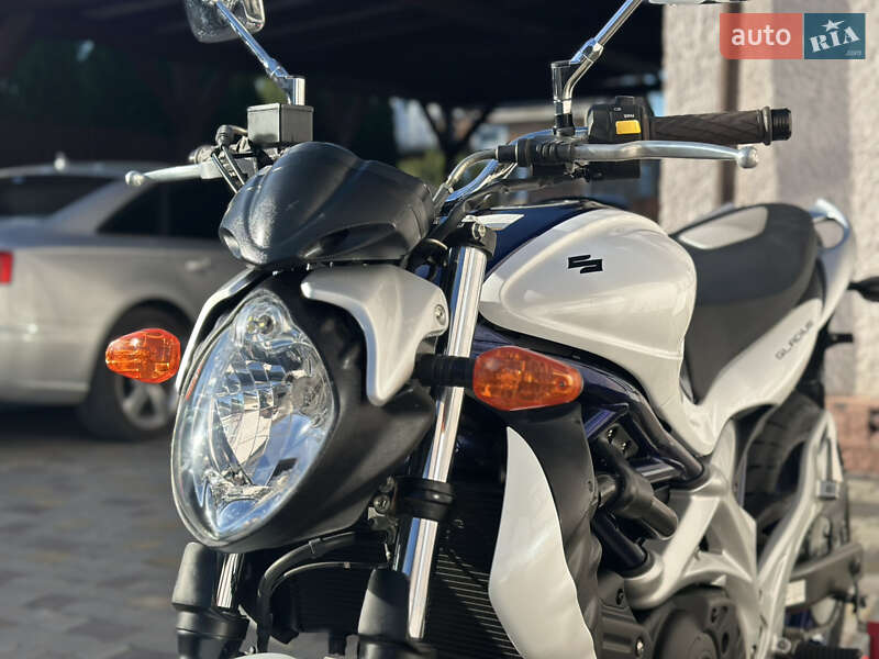 Мотоцикл Без обтекателей (Naked bike) Suzuki Gladius 400 2011 в Львове